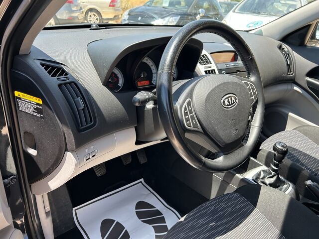 KIA CEED COMFORT 1.4 SPANISH LHD IN SPAIN 118000 MILES SUPERB LITTLE CAR 2009